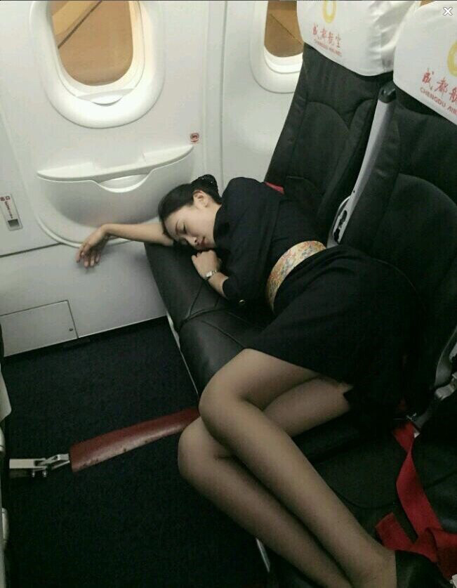 Cewek cantik pramugari tidur di pesawat terbang habis di grepe grepe